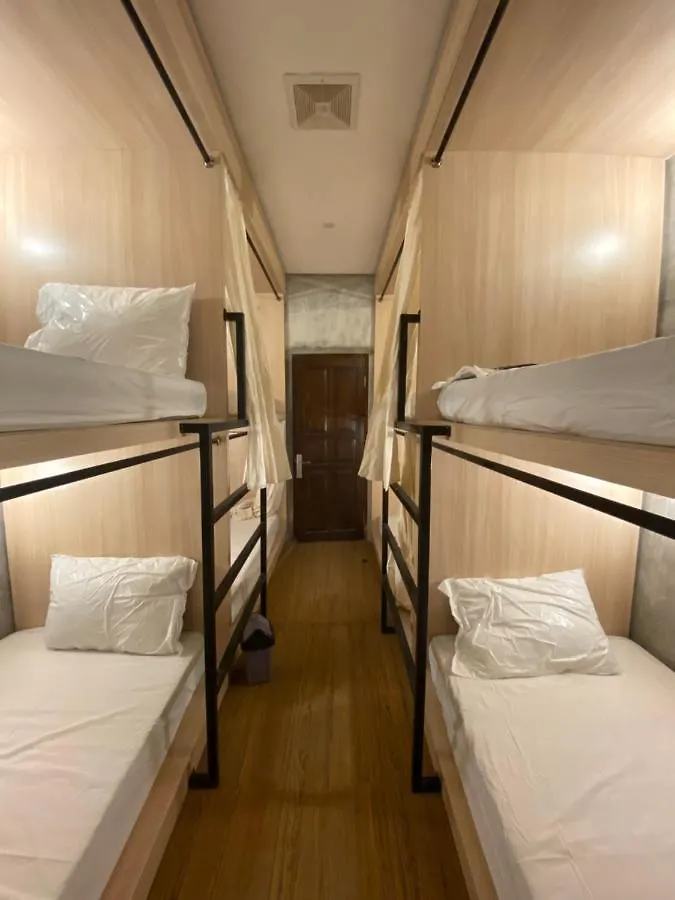 Reddoorz Holistic Pod Hostel Kuta location