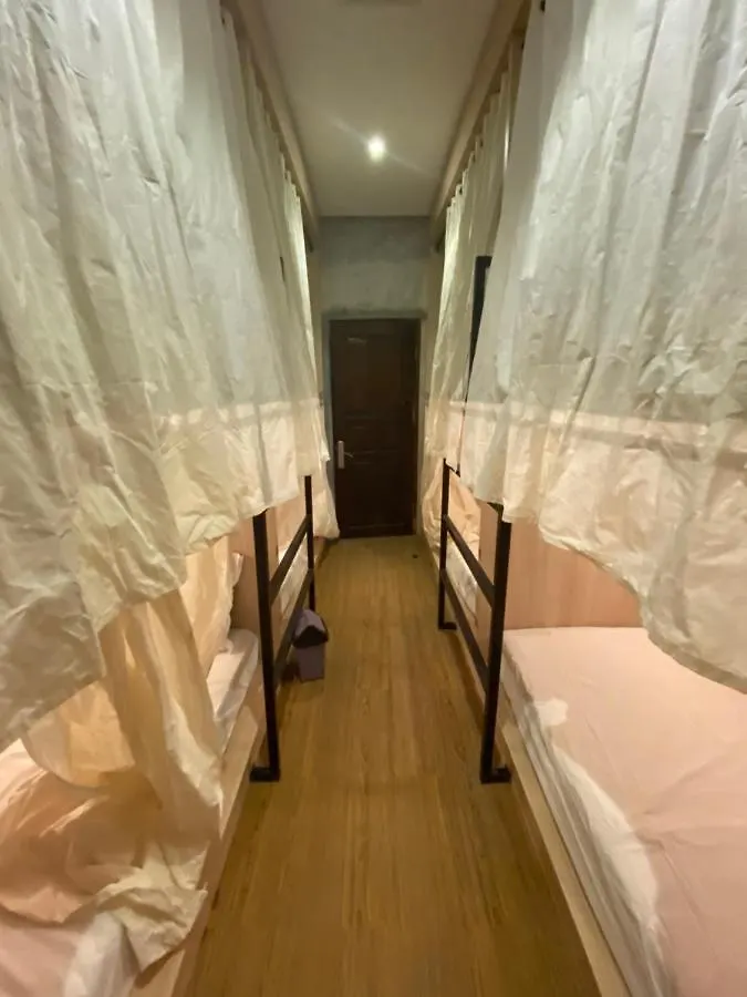 Holistic Pod Hostel Kuta Kuta  0*, Kuta (Bali)